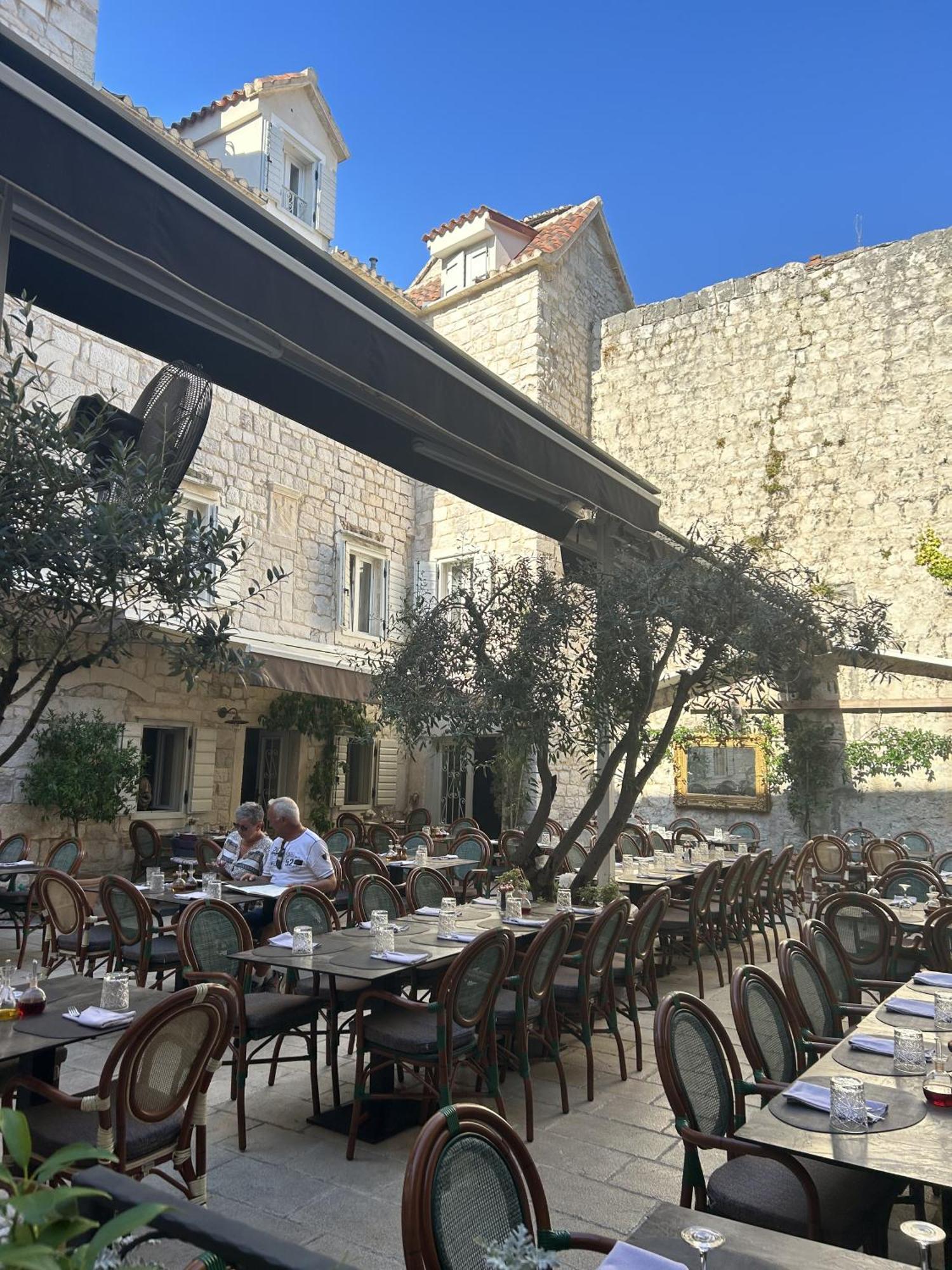Apartmani Ema Trogir Eksteriør bilde